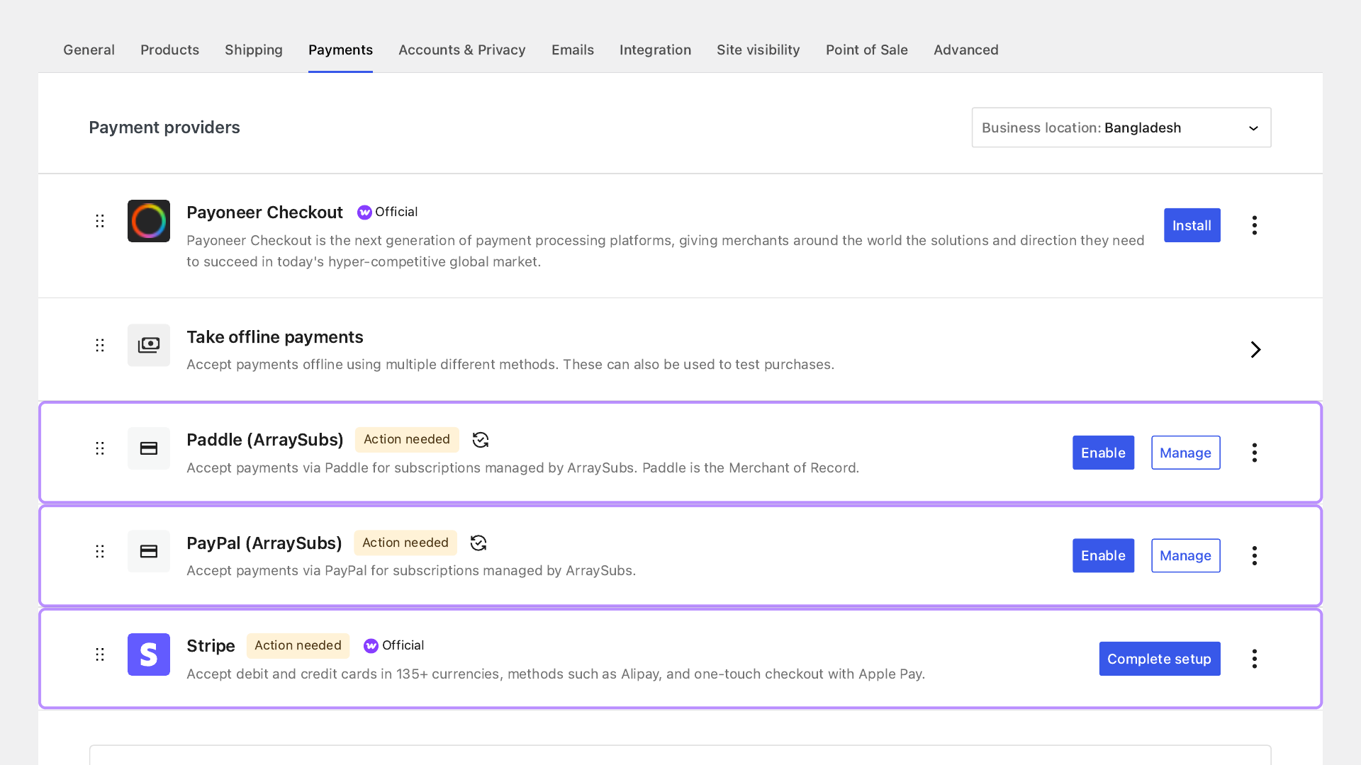 Annotated WooCommerce payment methods screen identifying Paddle, PayPal, and Stripe recurring options.