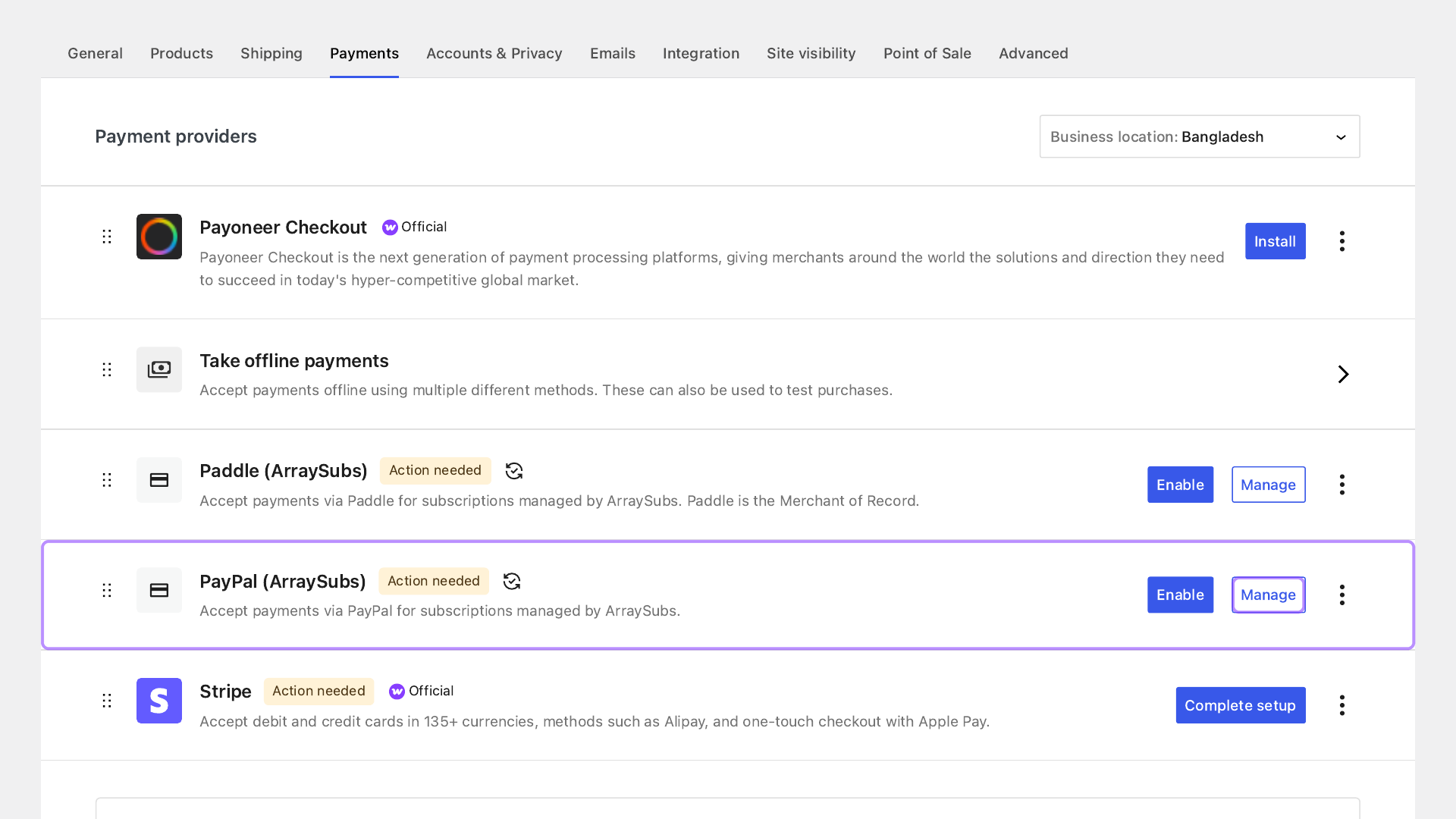 Annotated WooCommerce payment-provider screen highlighting the PayPal (ArraySubs) row and its Manage action.